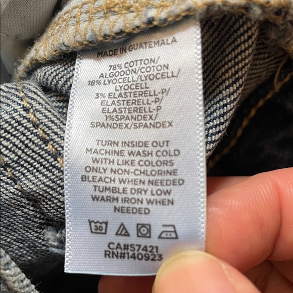 NWT. LOFT The Slim High Rise Raw Hem Jeans. 28/6P. - Picture 5 of 10